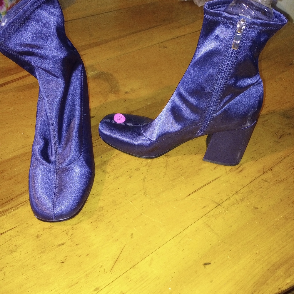 Women's boots with heels size 7 1/2 blue